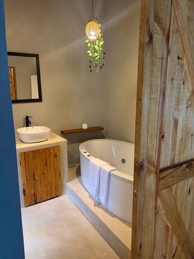 Eden - Luxury Self Catering (Spa Bath)