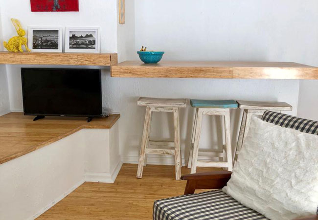 Cottage breakfast bar