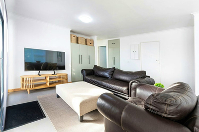 Bo Kant - Three-Bedroom Apartment