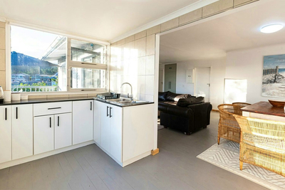 Bo Kant - Three-Bedroom Apartment