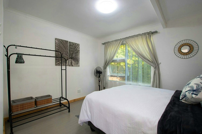 Bo Kant - Three-Bedroom Apartment