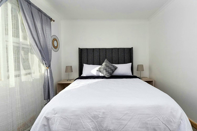 Bo Kant - Three-Bedroom Apartment