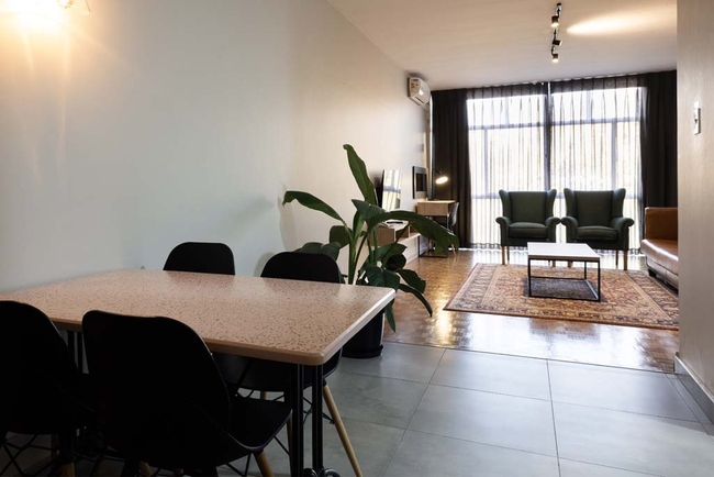 One and a Half Bedroom Apartment 
