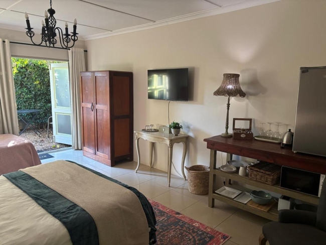 Rhubarb Courtyard Room