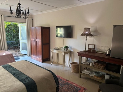 Rhubarb Courtyard Room