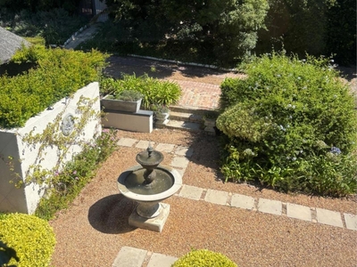 Rhubarb Courtyard Room