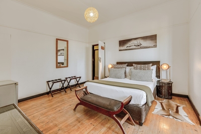 Lodge Room 01