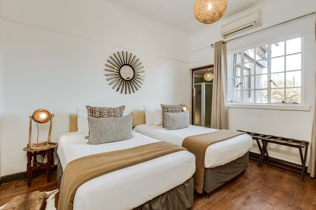 Lodge Room 02