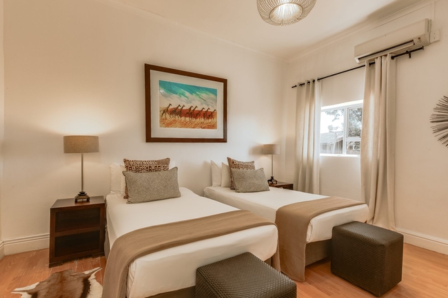 Lodge Room 06