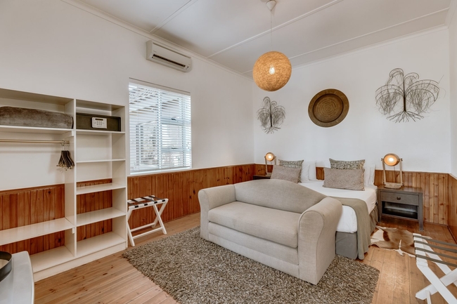 Lodge Room 08