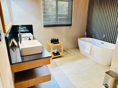 Luxury Suite with Pool