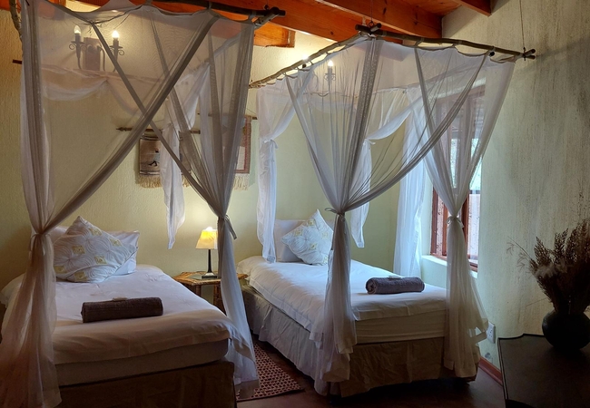 Giraffe Cottage 4 bedroom 10 sleeper