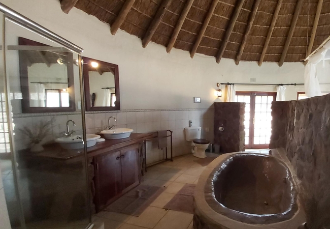 Izintaba Lodge 6 bedroom 15 sleeper