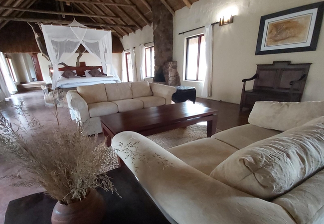 Izintaba Lodge 6 bedroom 15 sleeper