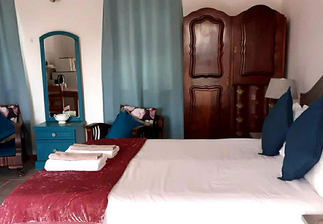 Balcony Standard Queen 1