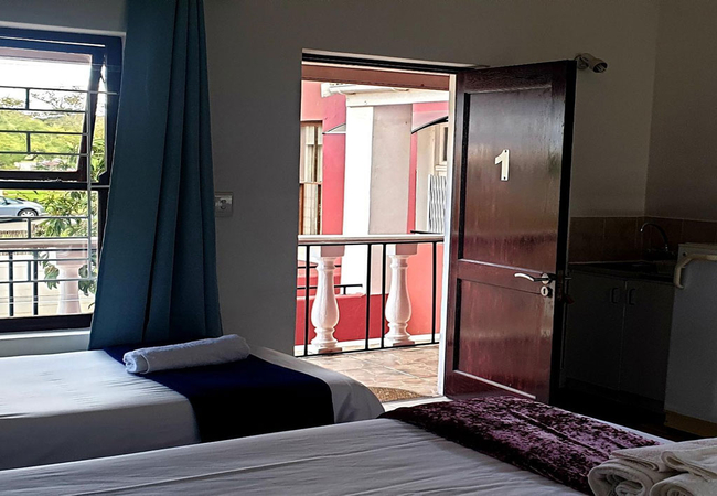 Balcony Standard Queen 1