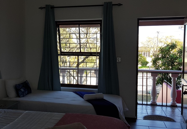 Balcony Standard Queen 1