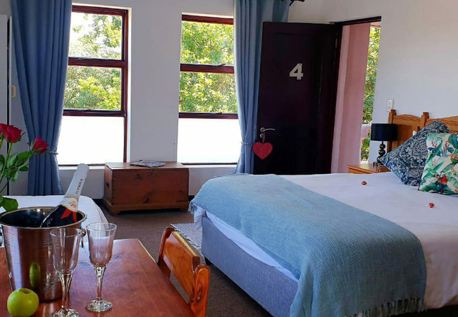 Balcony Standard Queen 4