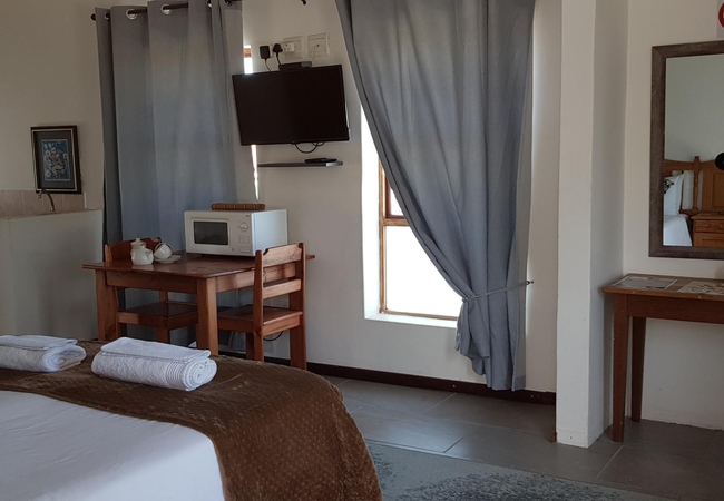 Balcony Standard Queen 4