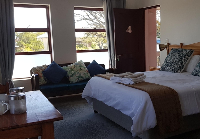 Balcony Standard Queen 4