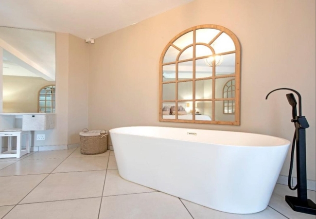 Deluxe Honeymoon Apartment