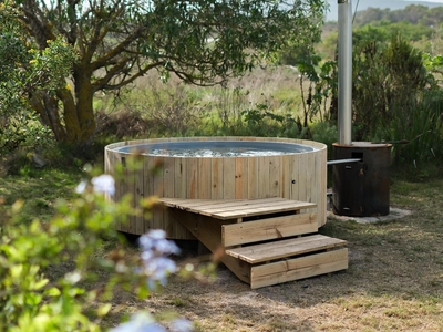 Bush House with Hot Tub
