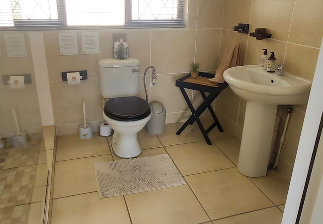 Queen Room with pool view