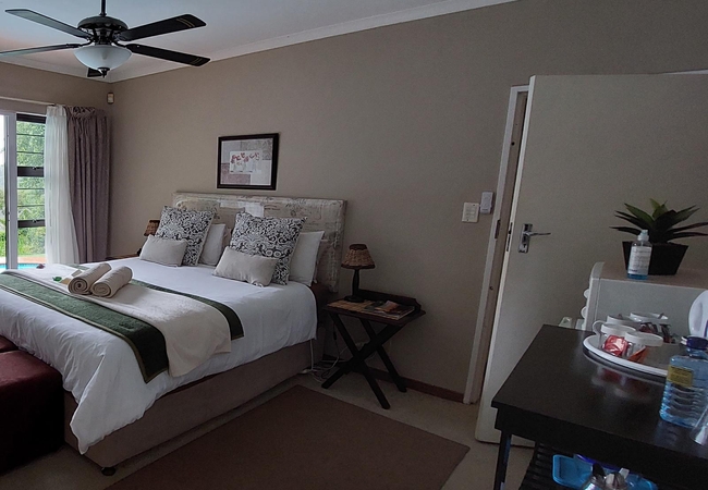 Queen Room with pool view