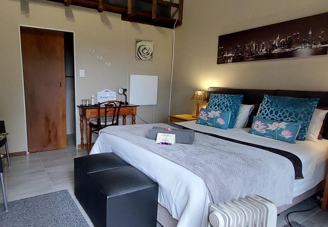 Queen room with garden view