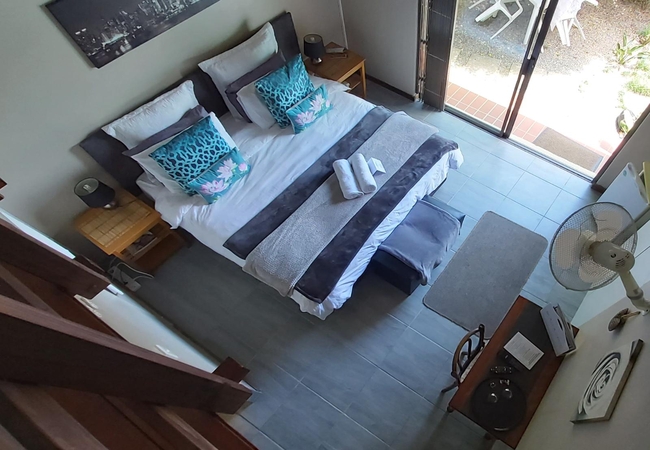 Queen room with garden view