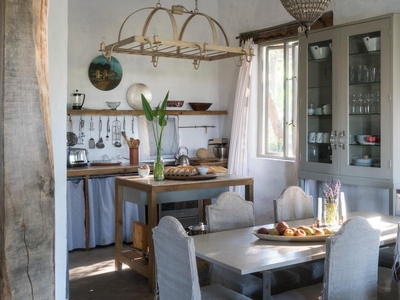 Mission Cottage with splash pool