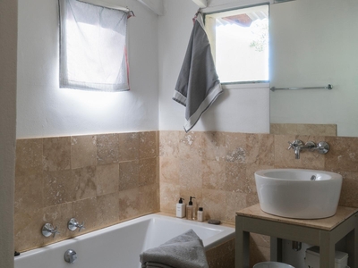 Mission Cottage with splash pool