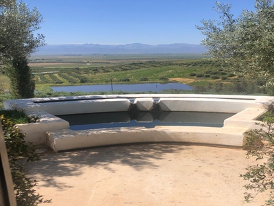 Farmhouse with hot tub and 3 pools