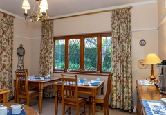 Knightsbury Guest House