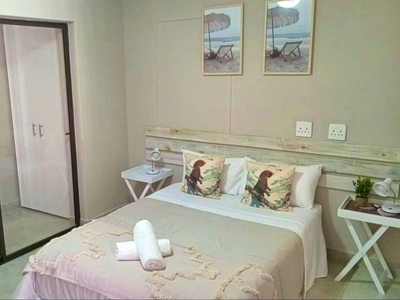Bokkom Room 8