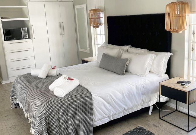 Deluxe Queen Room with Patio