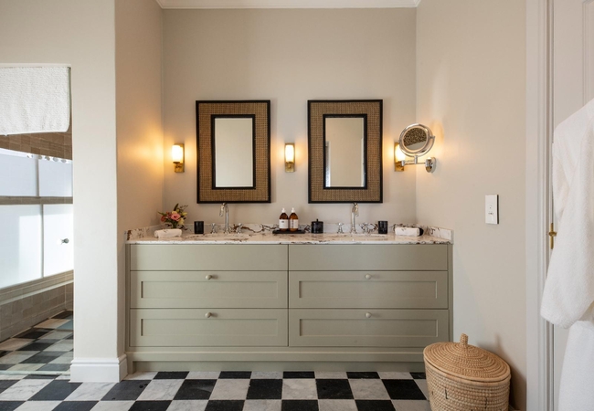 La Fontaine Lodge - Sea Facing Suite