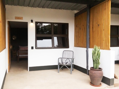 Salties Twin Room (Shared Bathroom)