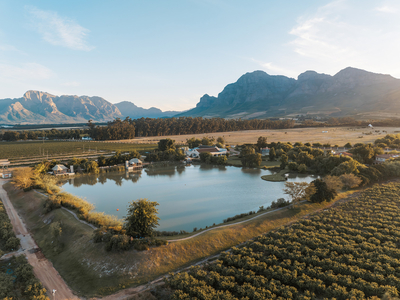Lakeside Glamping at Dawn Mountains