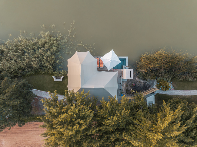 Lakeside Glamping at Dawn Mountains