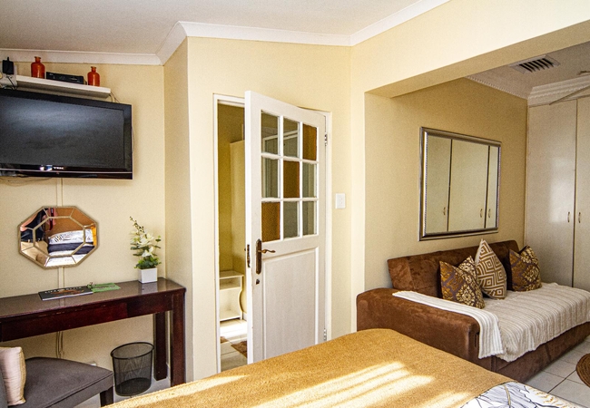 Non sea facing standard (upstairs)