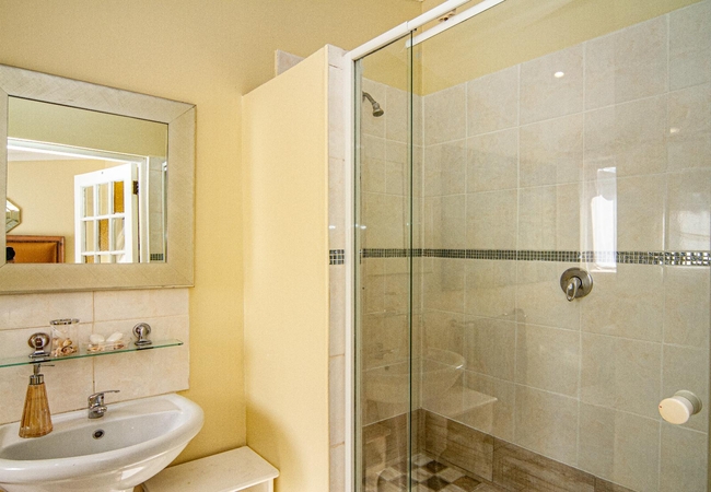 Non sea facing standard (upstairs)