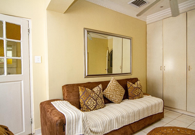 Non sea facing standard (upstairs)