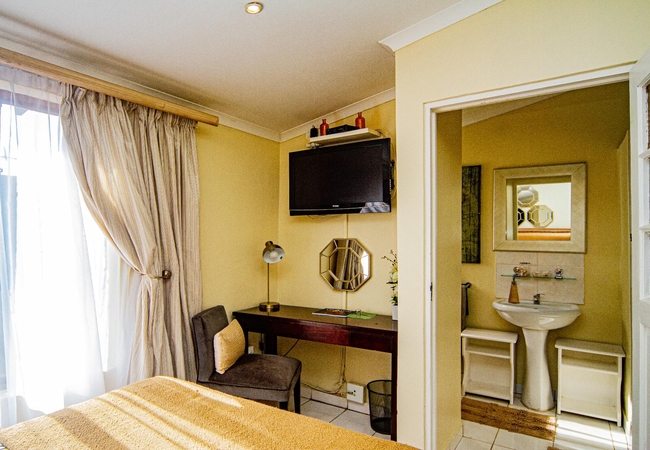 Non sea facing standard (upstairs)