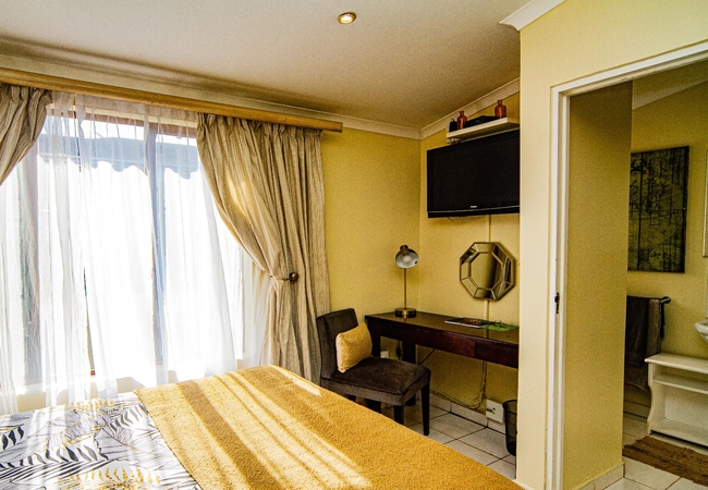 Non sea facing standard (upstairs)