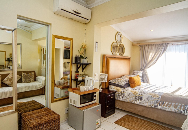 Non sea facing standard (upstairs)