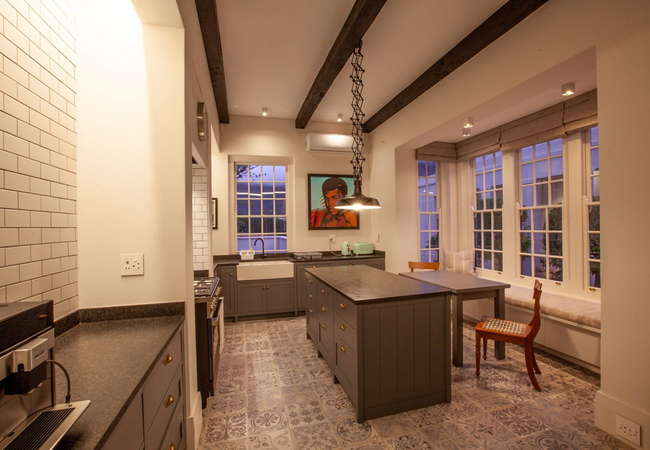 L\'Amitie Manor House