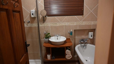 Lamor Guest House