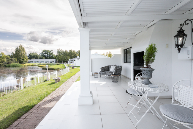 La Riviera Guesthouse