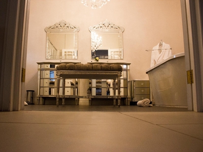 Honeymoon Suite
